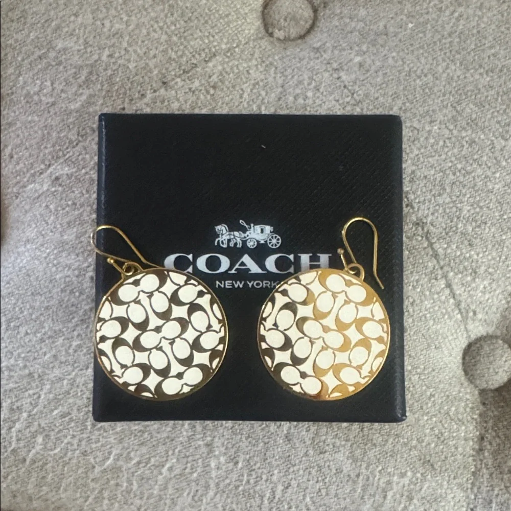 NWOT, Coach vintage gold /chalk signature earrings . - Picture 1 of 5